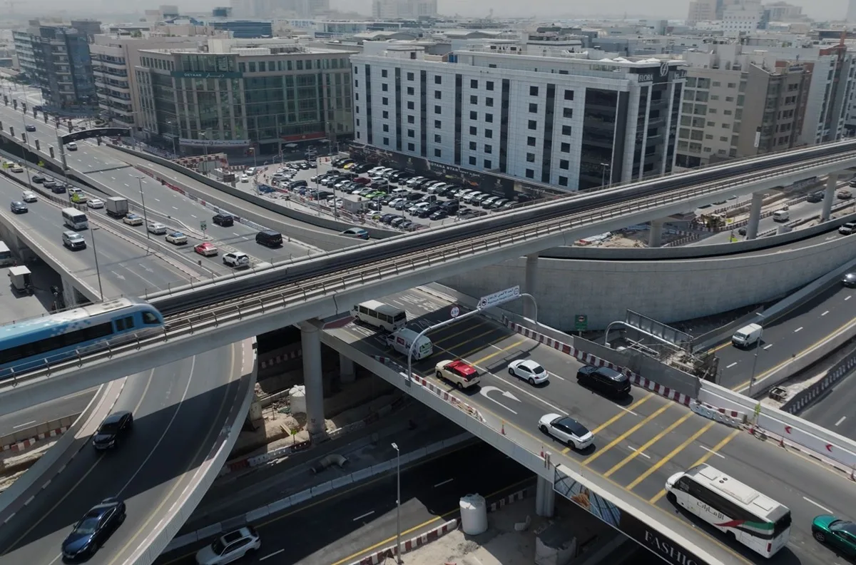 Dubai-Sheikh-Zayed-Road-Mall-of-the-Emirates-RTA-bridge